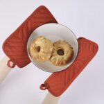 Anyi Pot Holders and Oven Mitts 7″ X 9″ Heat Resistant Cotton Pocket Pot Holder Set Feature of Non Slip Kitchen Hot Pad Oven Mitts, 3-Pack (Orange)
